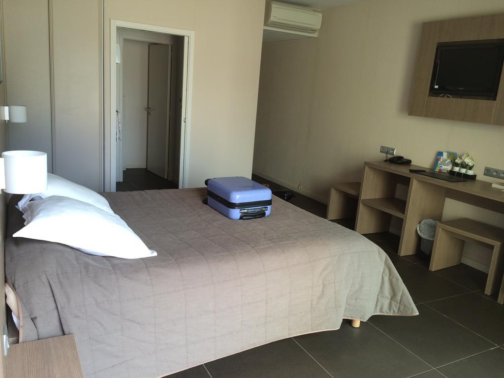 The Originals City, Hotel De France, Bessines-Sur-Gartempe Buitenkant foto